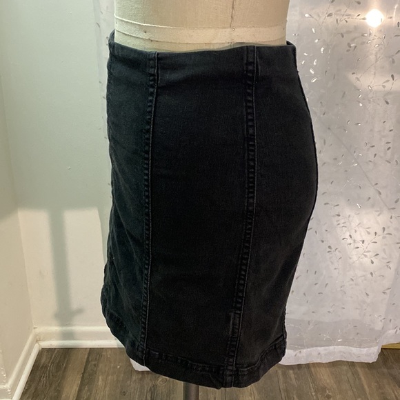 Black Denim pencil skirt - Picture 2 of 6